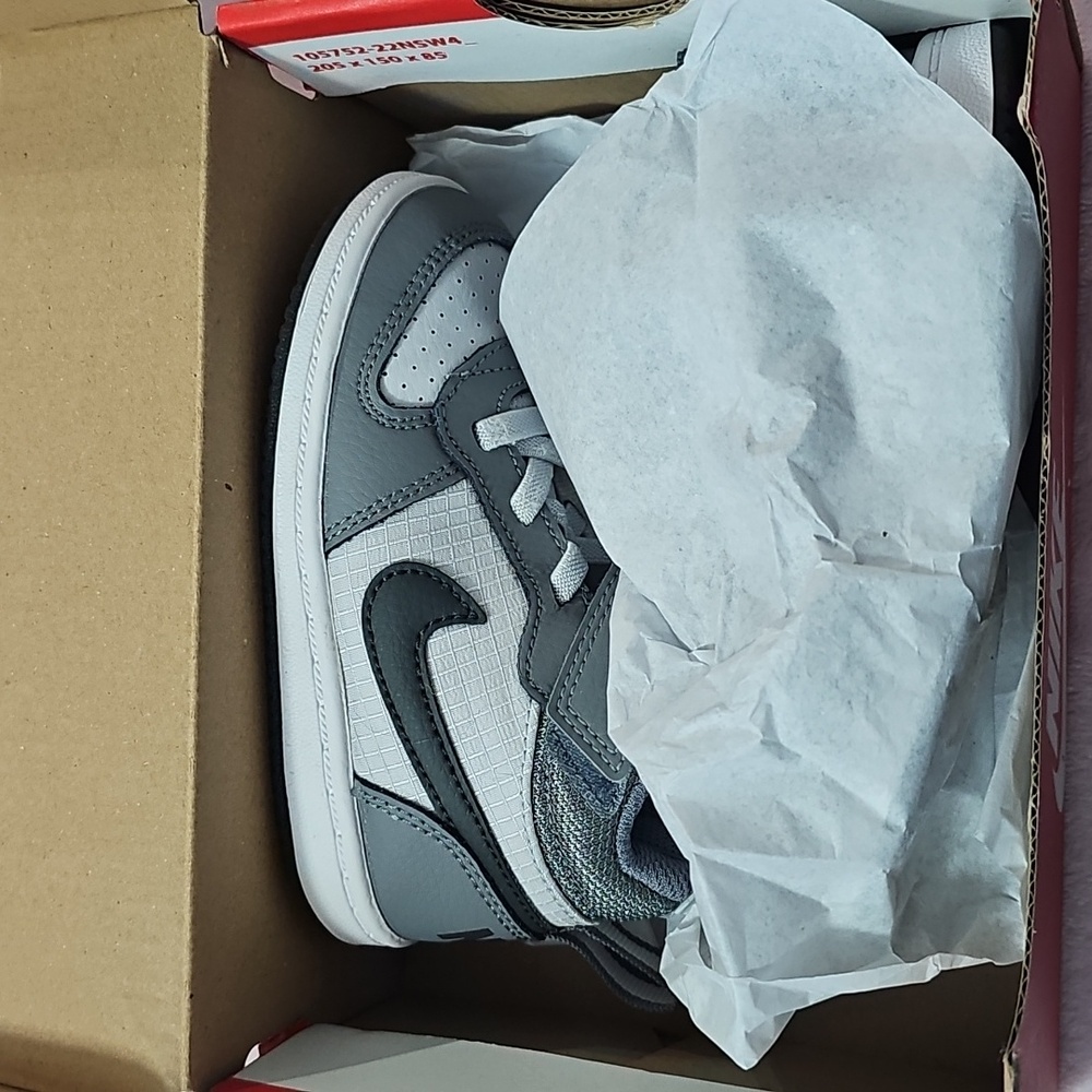 Nike Gray and Black Sneakers with Velcro Closure - Picture 8 of 8